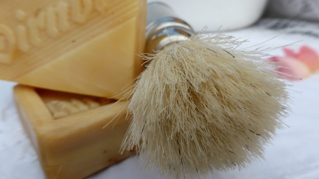 Was hilft gegen rote Pickelchen nach dem Rasieren