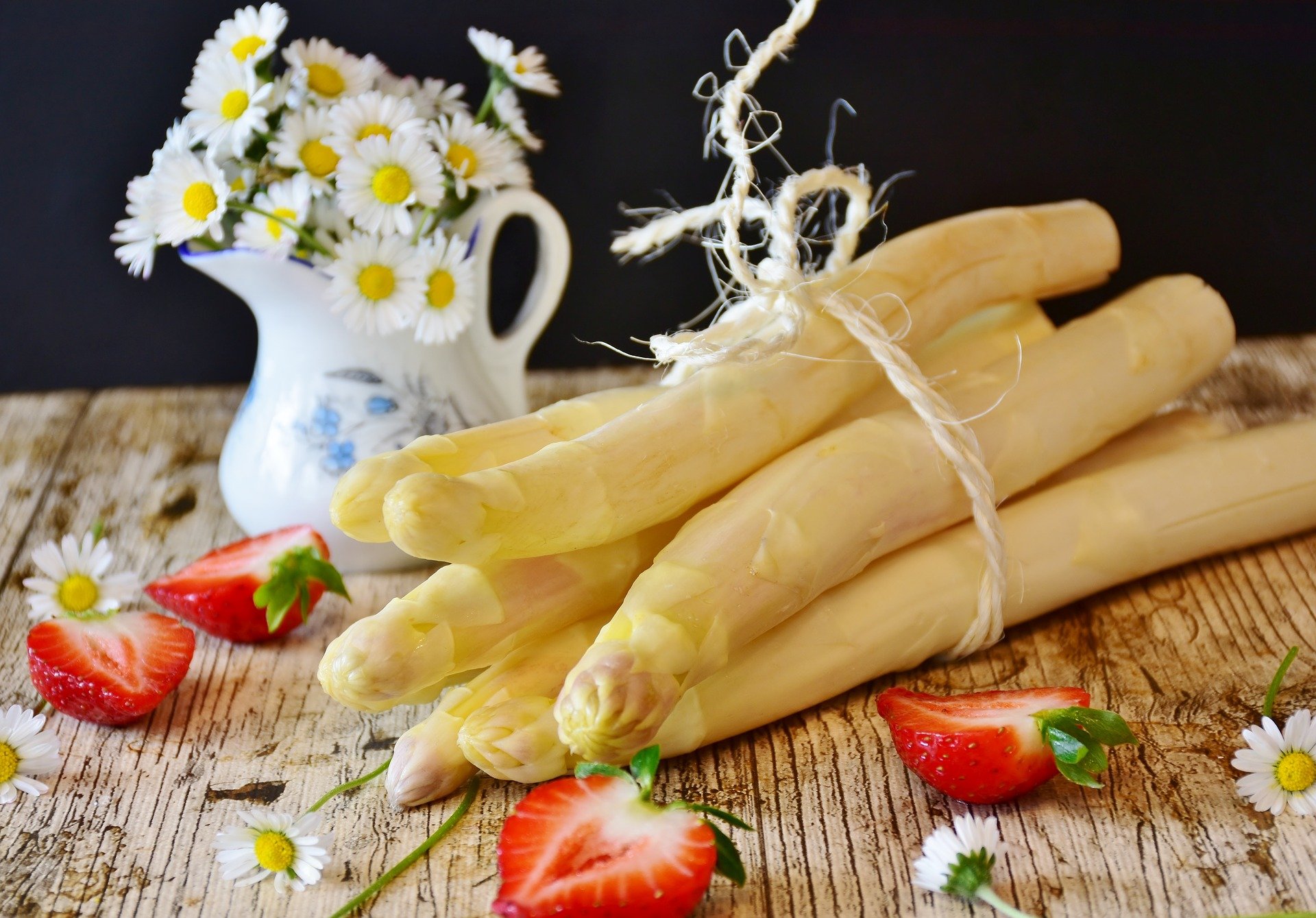 Spargel kochen – 3 Spargelrezepte von Spargelsalat bis Spargelsuppe