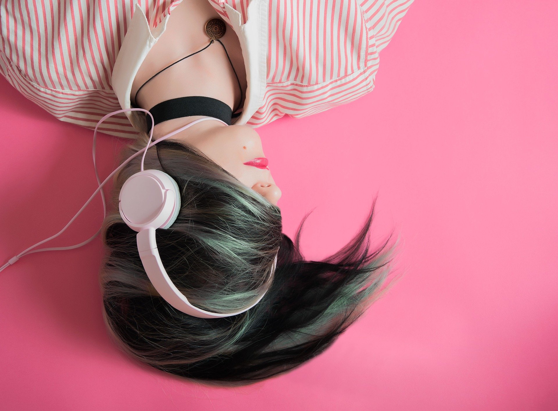 Wie kann ich Achtsamkeit und Meditation lernen? Die 7 besten Tipps für Deinen Alltag